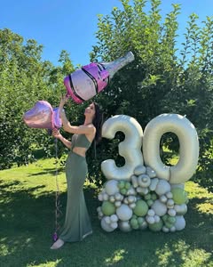 Balon dekoracija za proslavu rođendana u dvorištu
